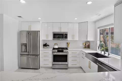 Kitchen - 6301 Honolulu #16, Tujunga, CA 91042 photo 2 of 4