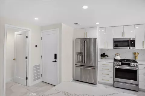 Other - 6301 Honolulu #16, Tujunga, CA 91042 photo 6 of 16