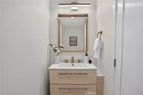 Bath - 6301 Honolulu #16, Tujunga, CA 91042 photo 1 of 6