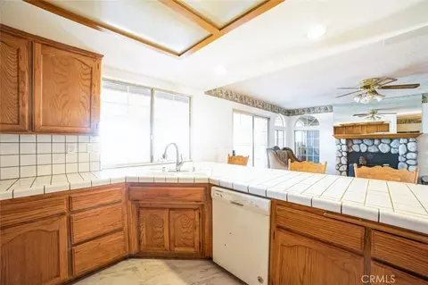 Kitchen - 3010 Silver Ridge Dr, Pinon Hills, CA 92372 photo 3 of 5