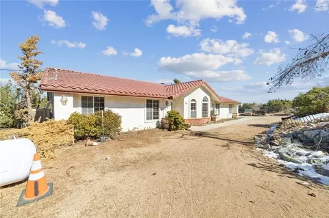 Exterior - 3010 Silver Ridge Dr, Pinon Hills, CA 92372 photo 1 of 12