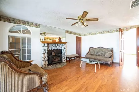 Living - 3010 Silver Ridge Dr, Pinon Hills, CA 92372 photo 4 of 7
