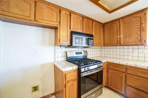 Kitchen - 3010 Silver Ridge Dr, Pinon Hills, CA 92372 photo 2 of 5