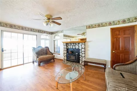 Living - 3010 Silver Ridge Dr, Pinon Hills, CA 92372 photo 3 of 7
