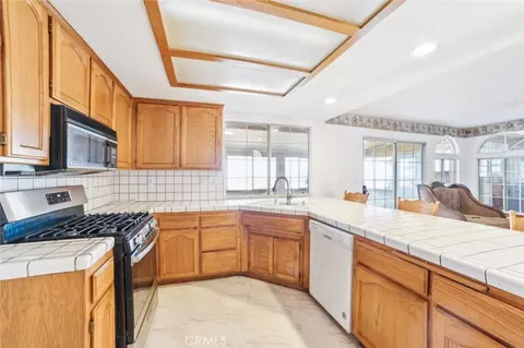 Kitchen - 3010 Silver Ridge Dr, Pinon Hills, CA 92372 photo 5 of 5