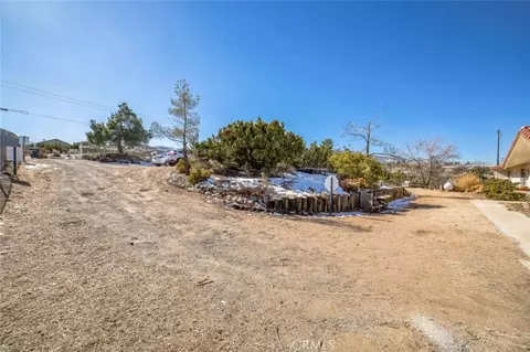 Exterior - 3010 Silver Ridge Dr, Pinon Hills, CA 92372 photo 4 of 12
