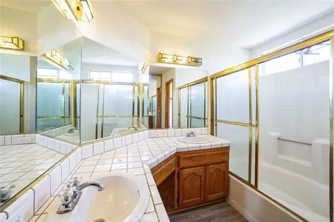 Bath - 3010 Silver Ridge Dr, Pinon Hills, CA 92372 photo 1 of 3