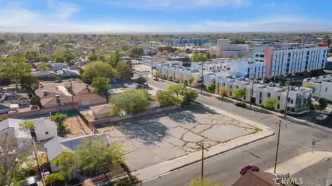 706 W Milling St, Lancaster, CA 93534 photo 3