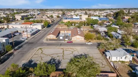 706 W Milling St, Lancaster, CA 93534 photo 2