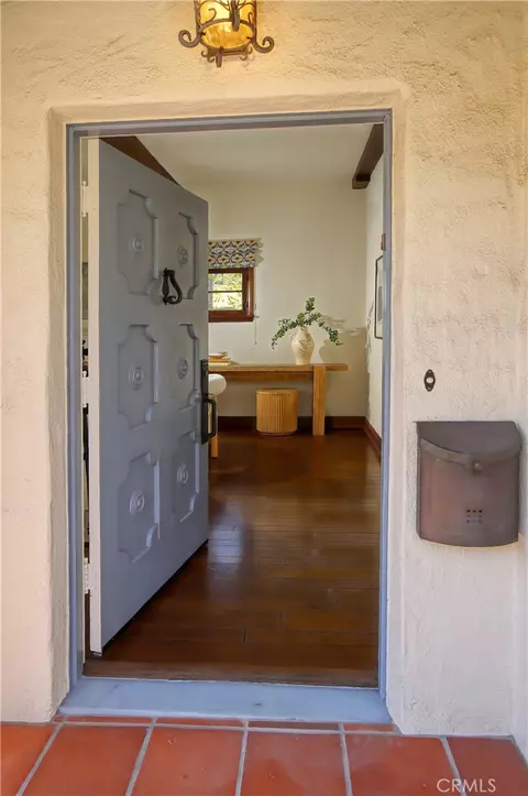 Entry Way - 725 Pleasant View Ter, Glendale, CA 91202 photo 3 of 3