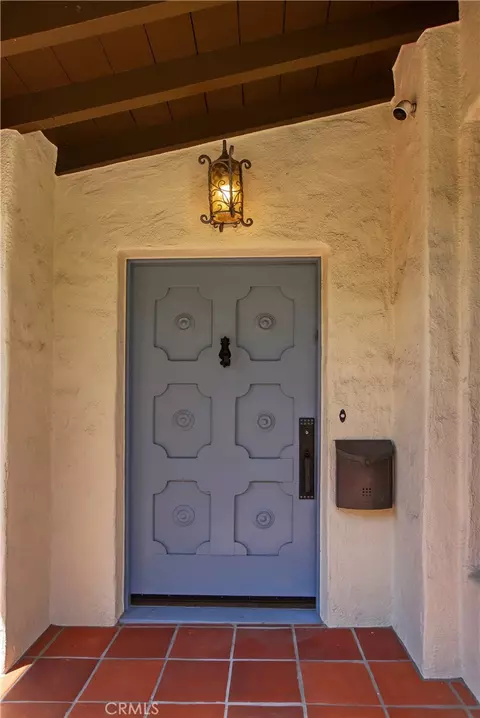 Entry Way - 725 Pleasant View Ter, Glendale, CA 91202 photo 1 of 3