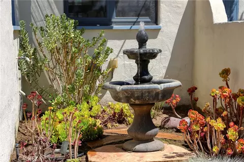 Exterior - 725 Pleasant View Ter, Glendale, CA 91202 photo 18 of 21