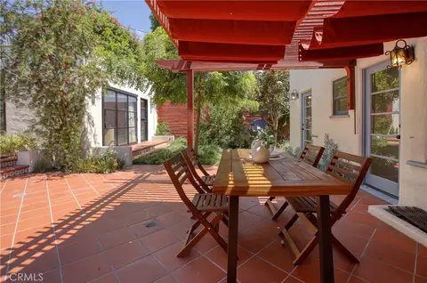 Exterior - 725 Pleasant View Ter, Glendale, CA 91202 photo 5 of 21
