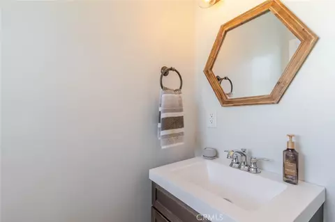 Bath - 447 W Bennett Ave, Glendora, CA 91741 photo 1 of 4