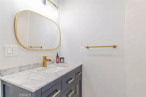 Bath - 447 W Bennett Ave, Glendora, CA 91741 photo 3 of 4