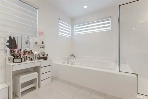Bath - 28619 Bloom, Saugus, CA 91350 photo 3 of 6
