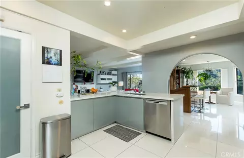Kitchen - 3216 Beaudry Ter, Glendale, CA 91208 photo 2 of 3