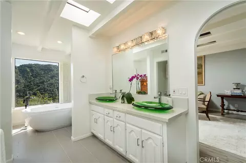 Bath - 3216 Beaudry Ter, Glendale, CA 91208 photo 2 of 2