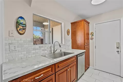 Kitchen - 15008 Campus Park #A, Moorpark, CA 93021 photo 2 of 2