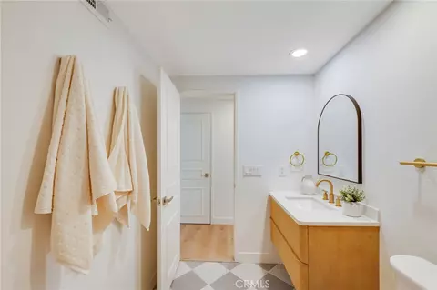 Bath - 9257 La Shell Dr, Tujunga, CA 91042 photo 2 of 4