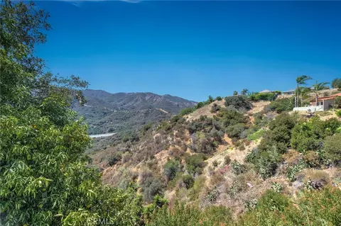 Exterior - 9257 La Shell Dr, Tujunga, CA 91042 photo 4 of 8