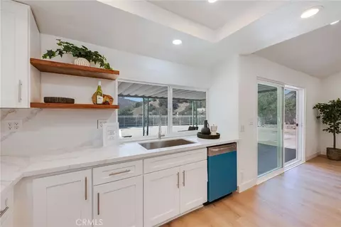 Kitchen - 9257 La Shell Dr, Tujunga, CA 91042 photo 2 of 4