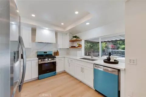 Kitchen - 9257 La Shell Dr, Tujunga, CA 91042 photo 4 of 4