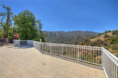 Exterior - 9257 La Shell Dr, Tujunga, CA 91042 photo 2 of 8