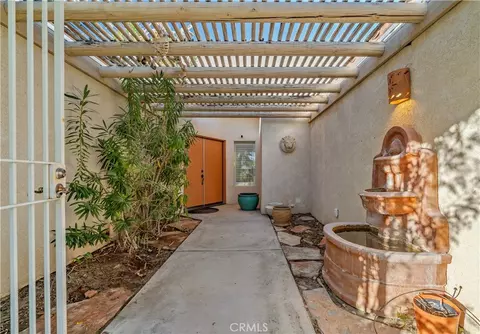 1820 E Racquet Clb, Palm Springs, CA 92262