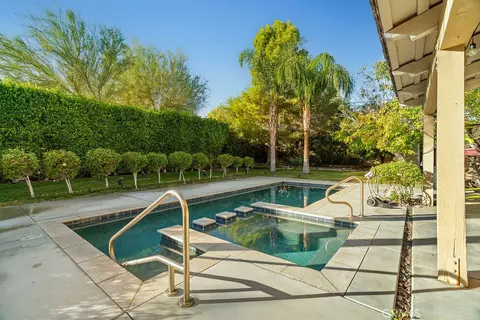 1820 E Racquet Clb, Palm Springs, CA 92262