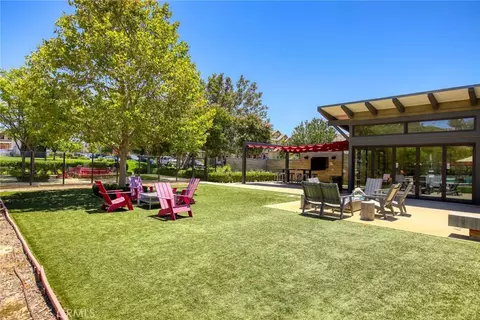 Exterior - 20523 Stella Pl, Saugus, CA 91350 photo 8 of 10
