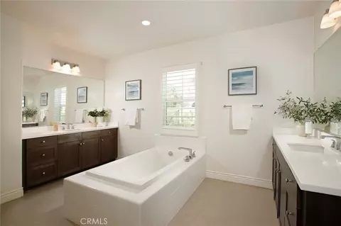 Bath - 20523 Stella Pl, Saugus, CA 91350 photo 3 of 5