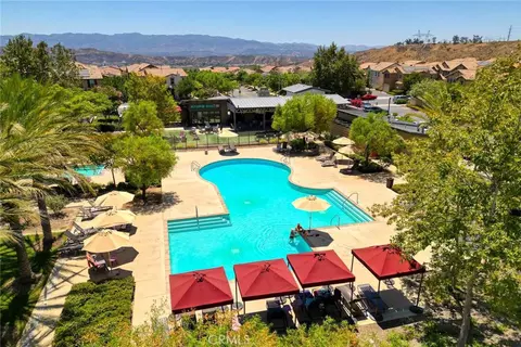 Exterior - 20523 Stella Pl, Saugus, CA 91350 photo 9 of 10