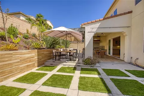Exterior - 20523 Stella Pl, Saugus, CA 91350 photo 4 of 10