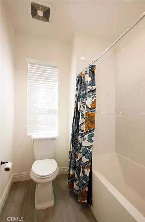 Bath - 20523 Stella Pl, Saugus, CA 91350 photo 5 of 5