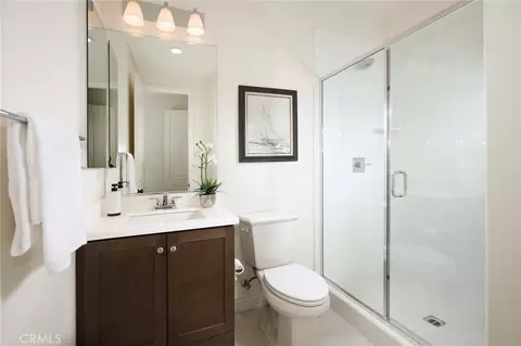 Bath - 20523 Stella Pl, Saugus, CA 91350 photo 2 of 5
