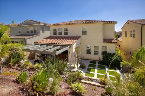Exterior - 20523 Stella Pl, Saugus, CA 91350 photo 6 of 10