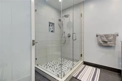 Bath - 6911 Valmont St, Tujunga, CA 91042 photo 2 of 5