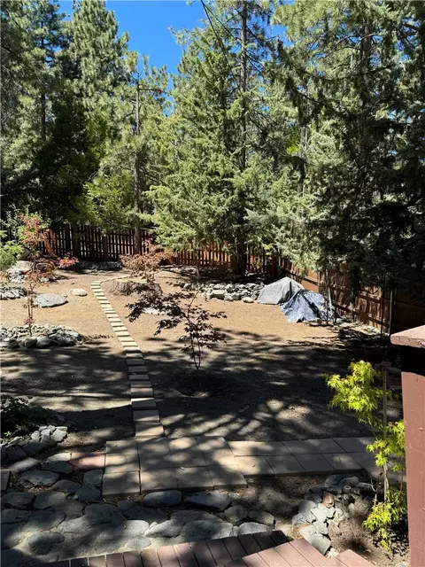 Exterior - 516 Lark Dr, Wrightwood, CA 92397 photo 7 of 9