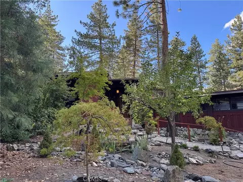 Exterior - 516 Lark Dr, Wrightwood, CA 92397 photo 2 of 9