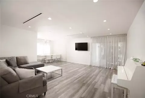 Living - 729 E Providencia, Burbank, CA 91501 photo 3 of 3