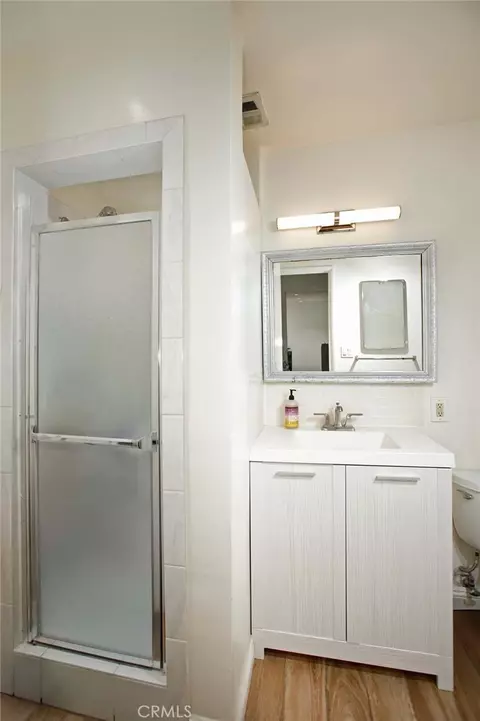 Bath - 729 E Providencia, Burbank, CA 91501 photo 1 of 2