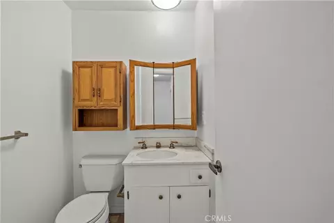 Bath - 723 E Tujunga Ave, Burbank, CA 91501 photo 6 of 9