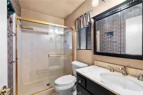 Bath - 723 E Tujunga Ave, Burbank, CA 91501 photo 8 of 9