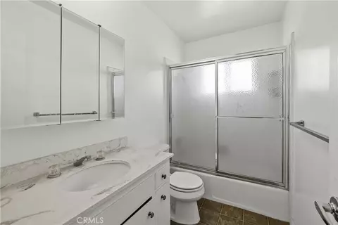 Bath - 723 E Tujunga Ave, Burbank, CA 91501 photo 7 of 9