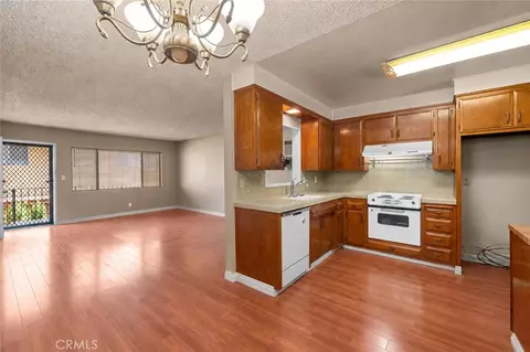 Living - 723 E Tujunga Ave, Burbank, CA 91501 photo 16 of 17
