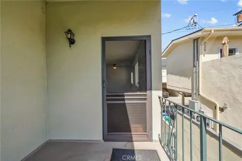 Exterior - 723 E Tujunga Ave, Burbank, CA 91501 photo 5 of 9