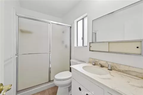 Bath - 723 E Tujunga Ave, Burbank, CA 91501 photo 4 of 9