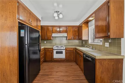 Kitchen - 723 E Tujunga Ave, Burbank, CA 91501 photo 3 of 5