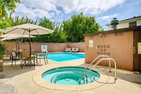 Exterior - 320 E Stocker #107, Glendale, CA 91207 photo 6 of 8